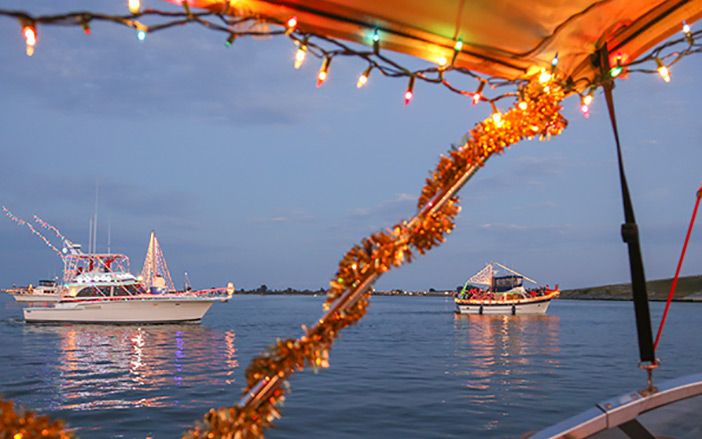 A decorating boat in Christmas
